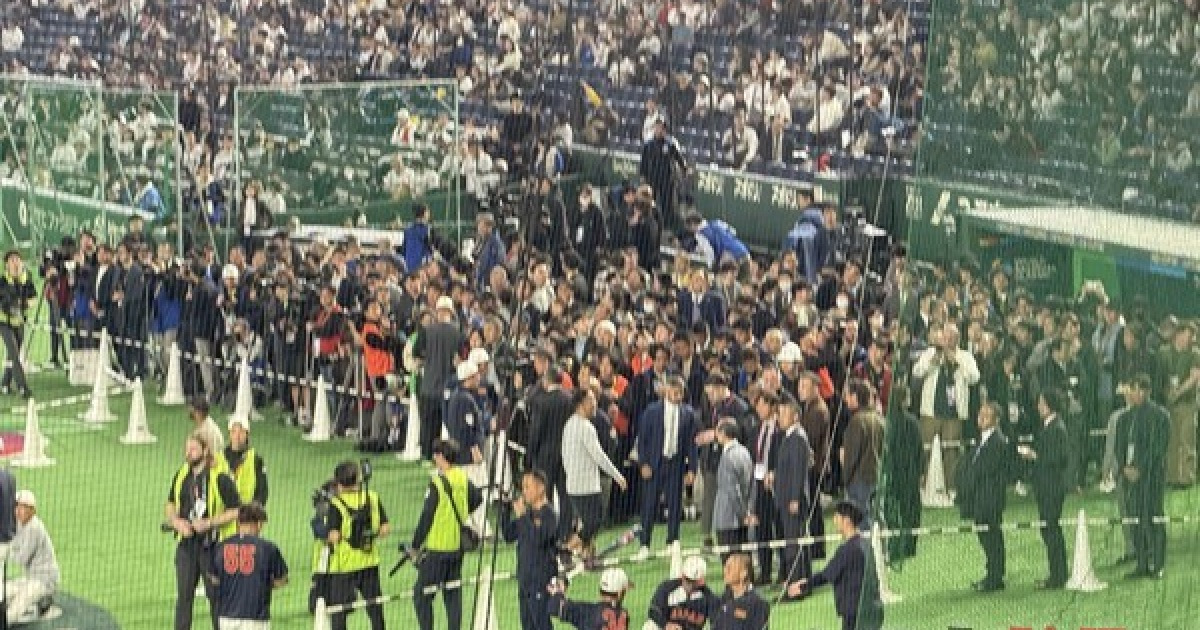 훈련부터 열기 폭발… 일본-대만전에 들썩이는 도쿄돔[도쿄에서]