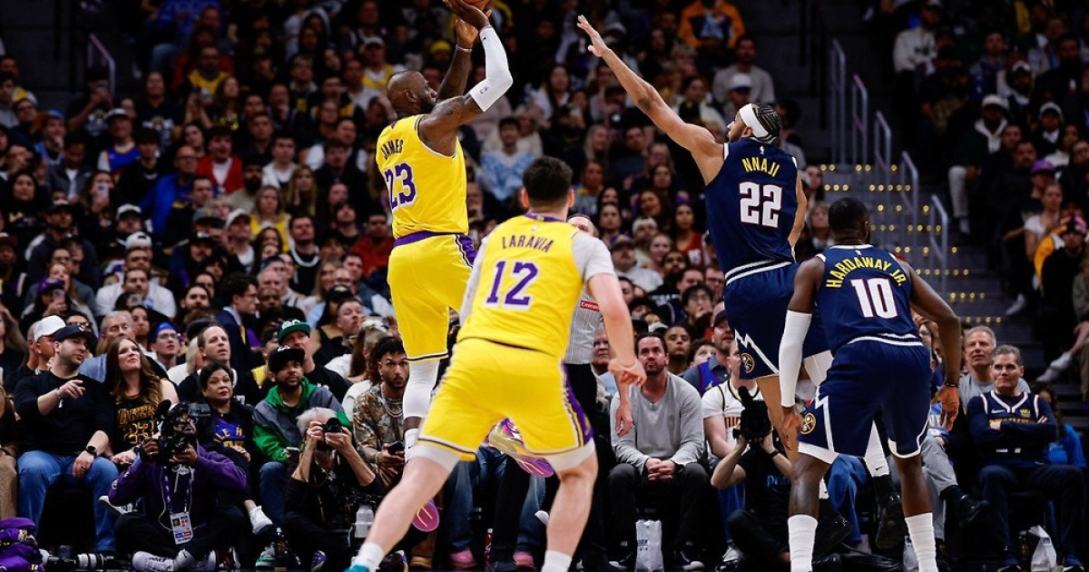 '킹' 제임스, 압둘자바 넘고 '통산 필드골 신기록' NBA 새역사