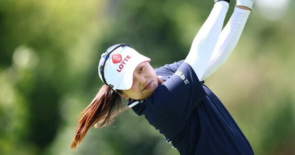 '중국 톱랭커' 인뤄닝 압도한 최혜진, 하이난 셋째날 2위로 '우승 경쟁' [LPGA 블루베이]