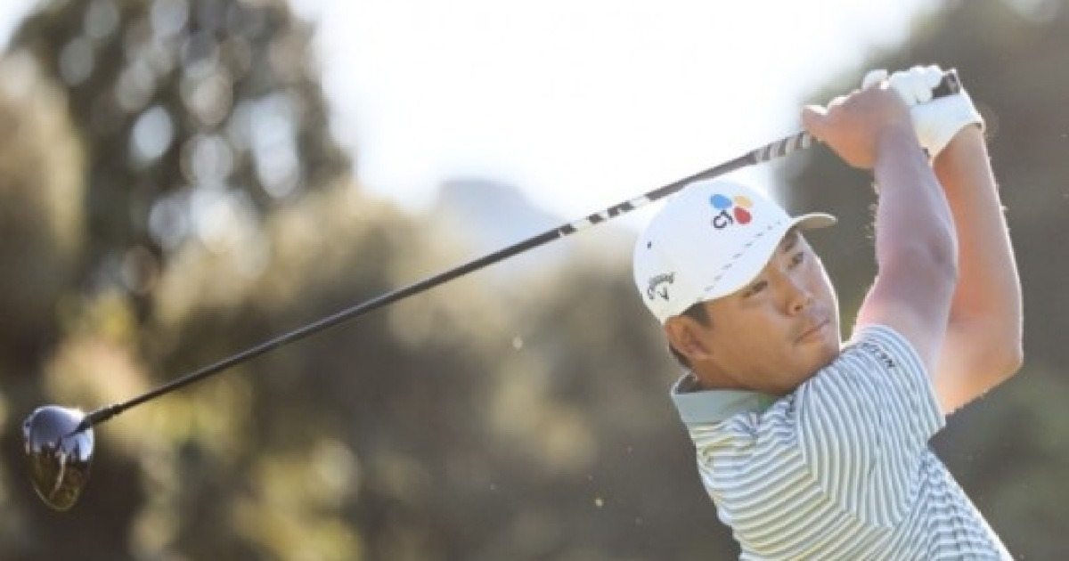 '퍼트만 잡으면 상위권' 김시우, 아널드 파머 2R 공동 20위…선두와 11타 차