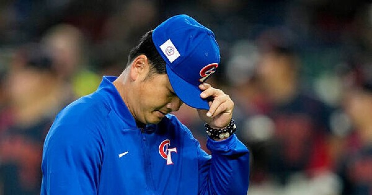 '경기 도중 눈물 펑펑' 日에 무릎 꿇은 대만 감독, "모든 책임은 나에게 있다"…16실점 대참사에 고개 숙였다