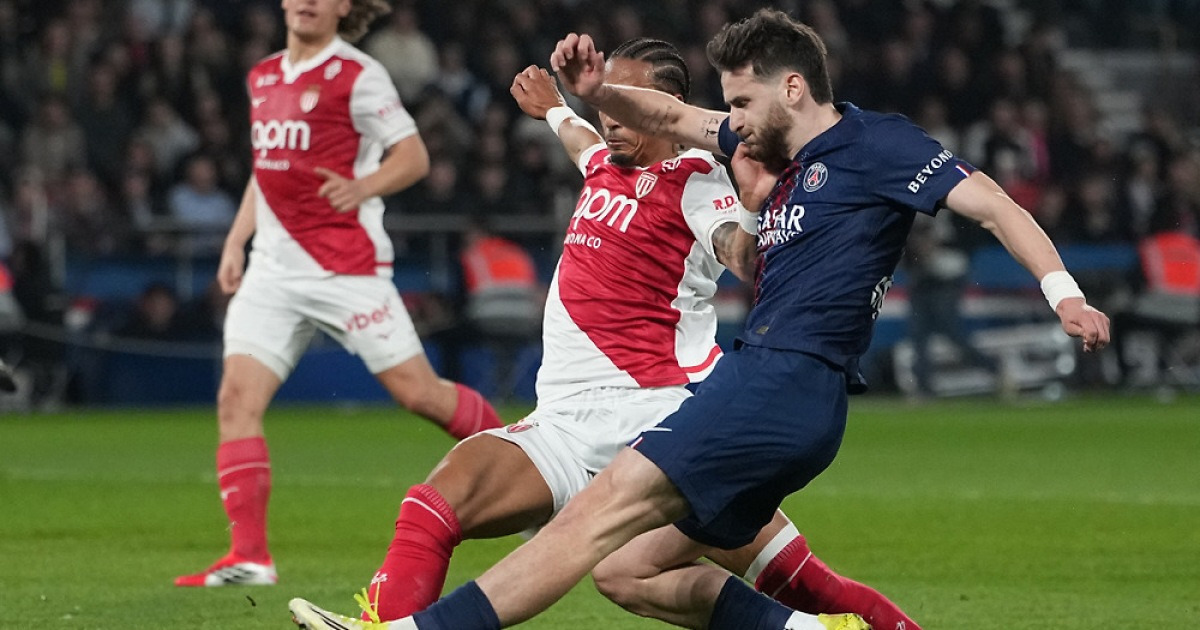  PSG, 1대3 대패로 3연승 무산... 크바라츠헬리아의 행동으로 선수들간 불화설까지