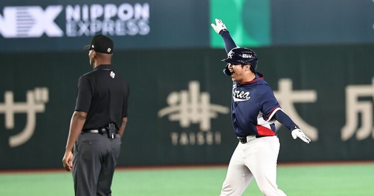 한국, 일본에 6-8 패배...체코전 영웅 문보경이 보여준 투지