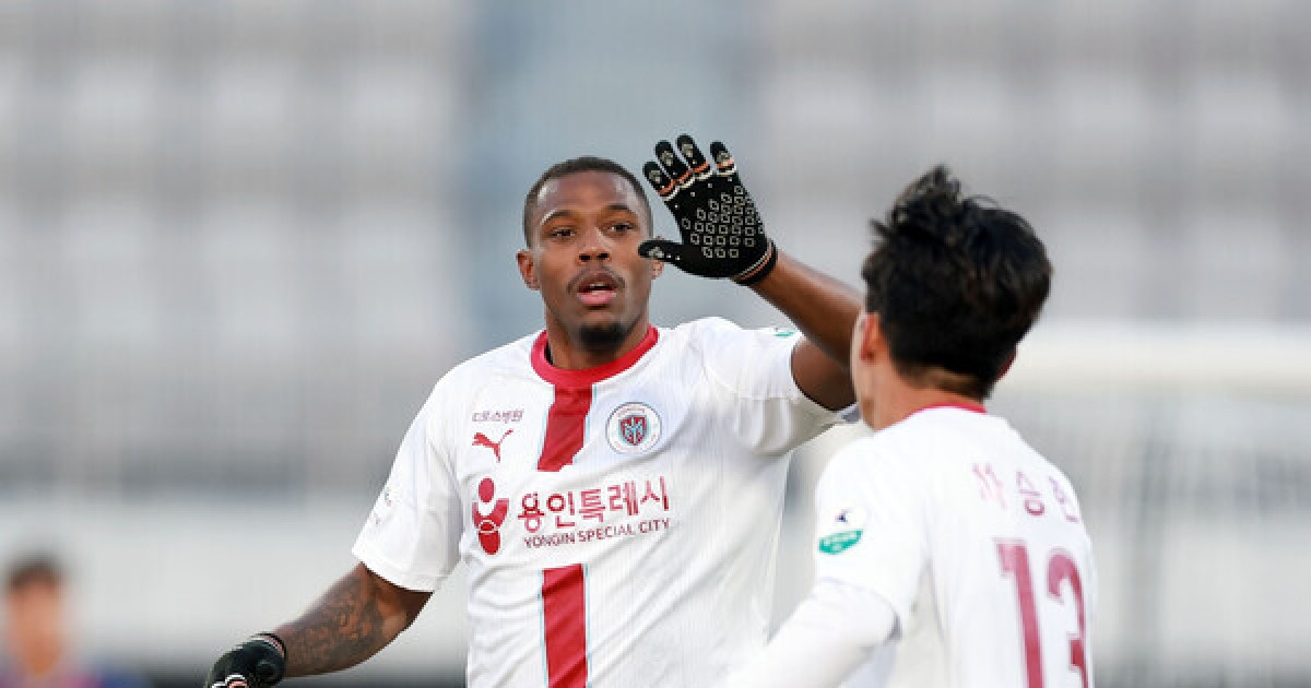수원FC, 용인FC 3-1 완파... 1위 자리 지켰다