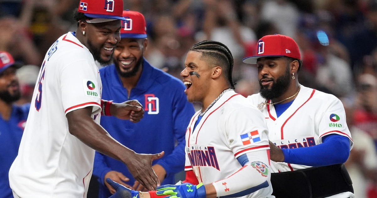 WBC 네덜란드전에서 홈런을 친 뒤 기뻐하는 도미니카공화국 후안 소토