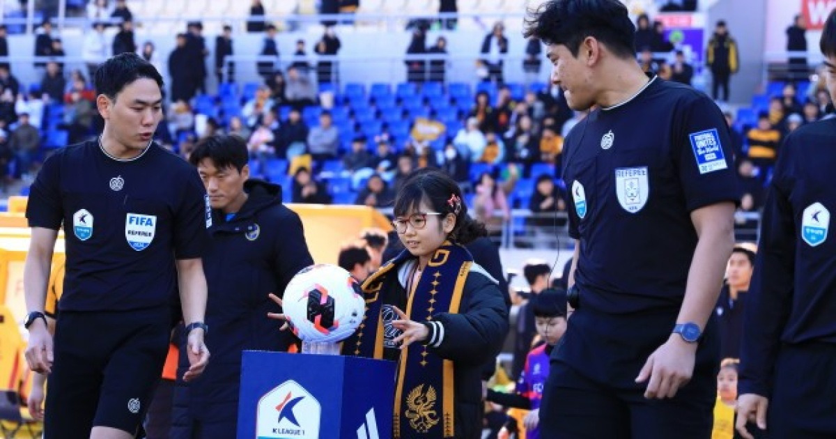 광주 FC, 지역 교육의 의미 되새기며 특별한 시축 장면 연출