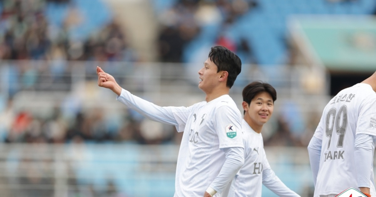 부산 아이파크, 화끈한 공격력으로 안산 Гри너스에 3-1 승리