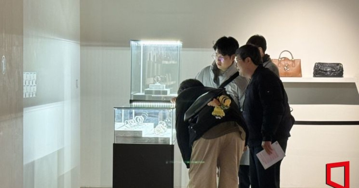 서울옥션 트렌드 요약: 압류 명품 공매와 컨템포러리 아트 경매 동시 주목