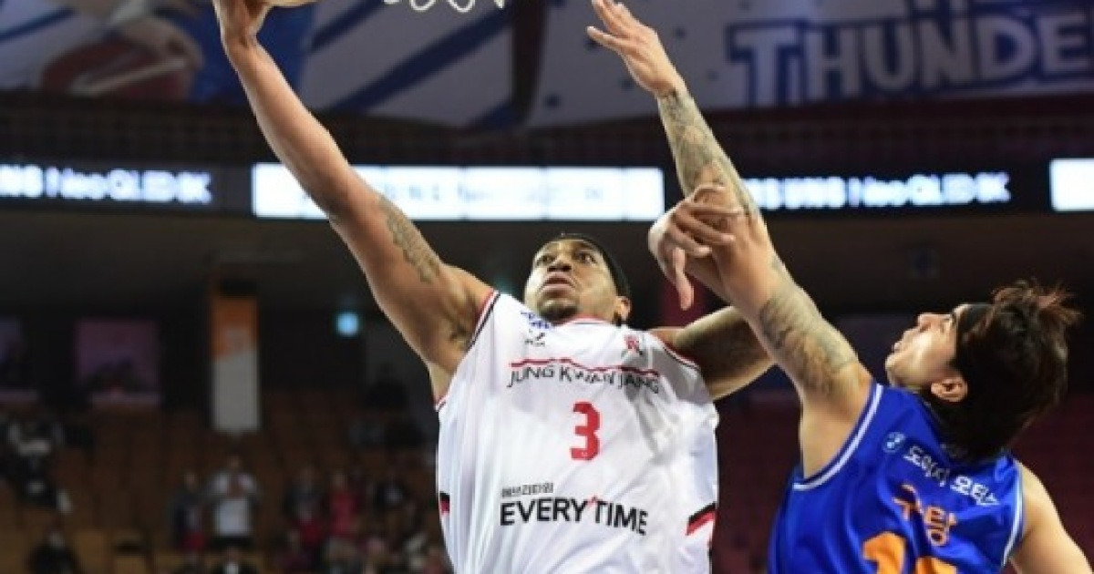 '24점 열세를 뒤집다' 정관장, 워싱턴 3쿼터 22점 원맨쇼…삼성 잡고 선두 LG 2경기 차 추격