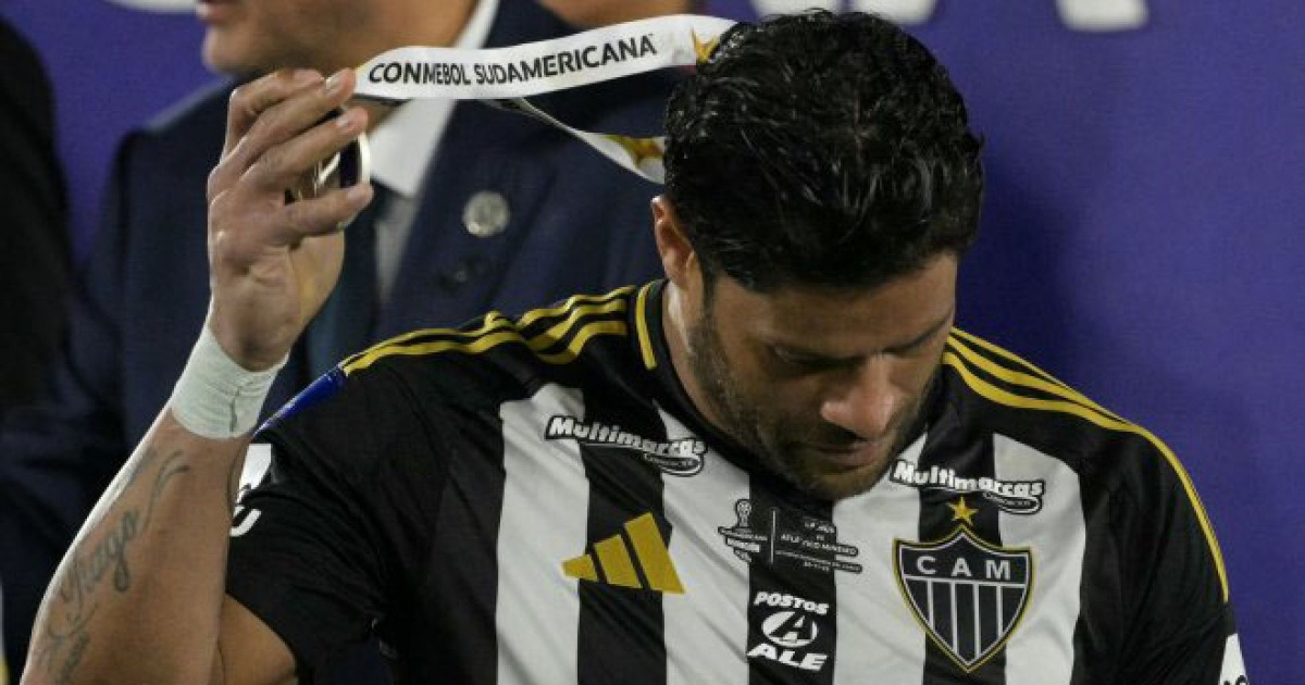 뒤통수 때리자 옆차기로 응수, 브라질 결승전에서 ‘무려 23명’ 퇴장 ‘역대 최악의 난투극’···역대 1경기 최다 퇴장은 36명 전원 아웃