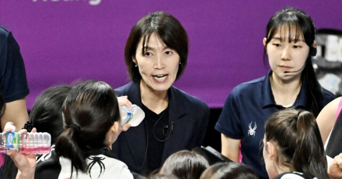 김연경 은퇴할 때 상상했나, 흥국 봄에도 배구한다…일본인 감독 이 선수 콕 찍었다 "최은지, 나이와 별개로 성장한다"
