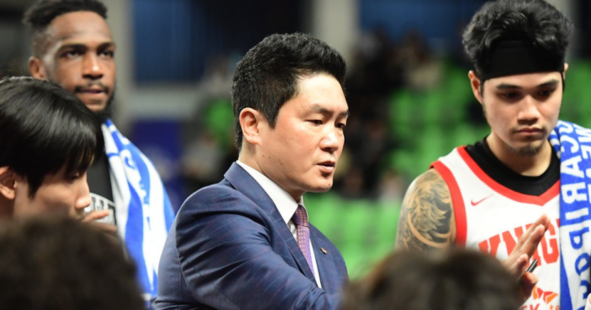 "스위치 디펜스 활용. 알바노에 다니엘 붙인다" SK 전희철 감독, "6라운드 순위 싸움 중요. 2위 목표" [MHN 현장]