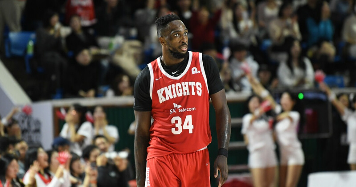 [BK 리뷰] ‘워니 36P·3점포 5방’ SK, DB 꺾고 2위 반 경기 차로 압박