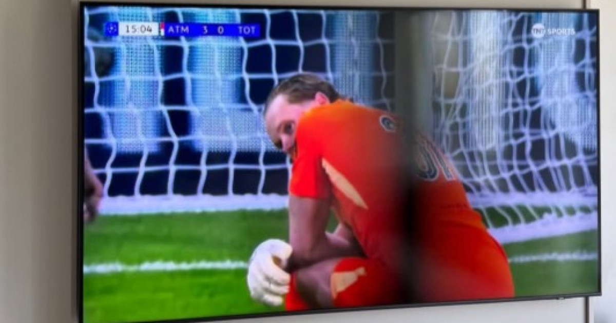 '15분 만에 3실점→전반 17분 교체'…쏟아진 응원에 응답한 토트넘 GK "꿈에서 악몽으로, 그리고 다시 꿈으로"