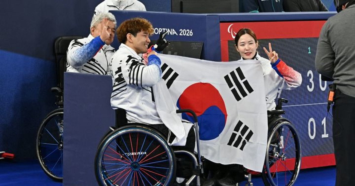 '잘 싸웠다' 휠체어컬링 백혜진·이용석, 중국에 연장 끝 석패…16년만에 은메달[2026 동계패럴림픽]