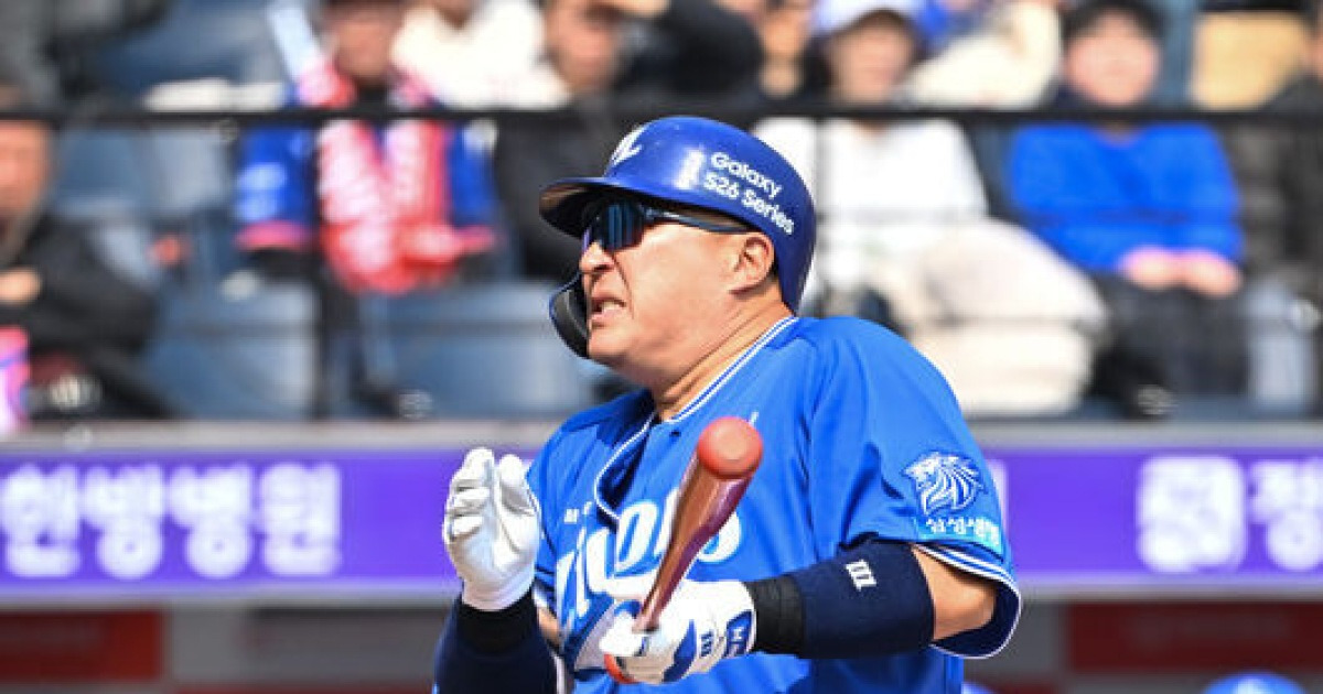 '악' 최형우, 첫 타석부터 공 맞고 교체라니…왕옌청 커브 팔꿈치 직격 "현재 아이싱 중" [오!쎈 대전]