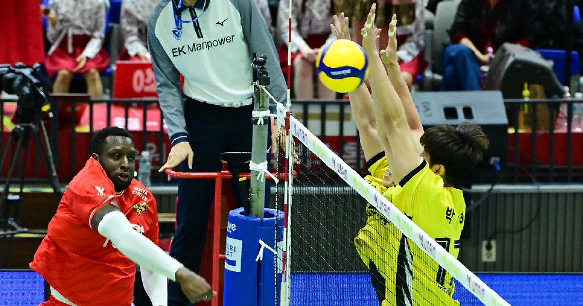 '3위 쟁탈전' KB·한전·우리카드 맞대결에 봄배구 티켓 달렸다