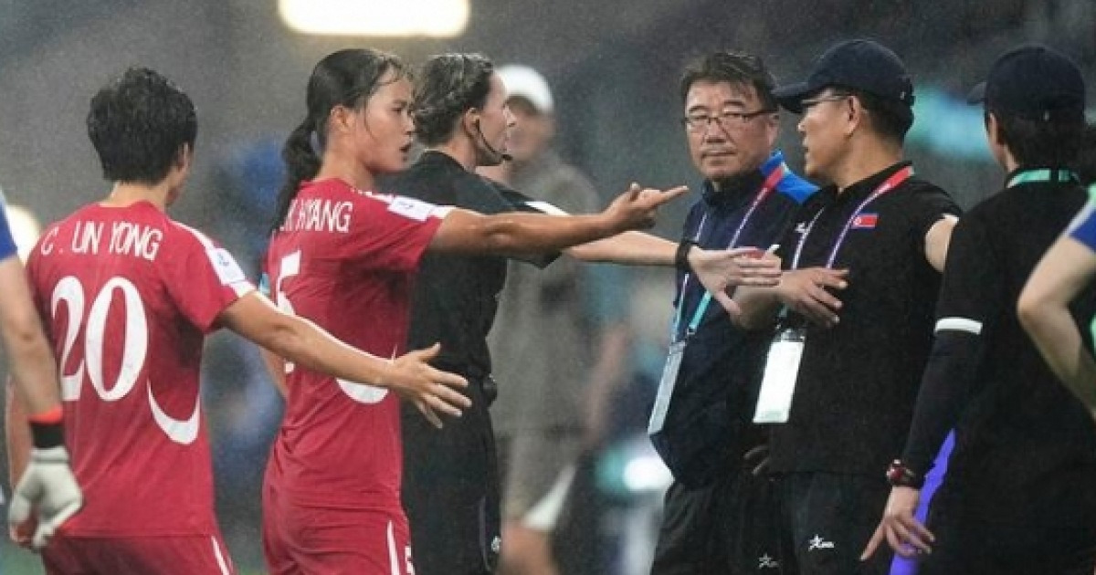 '역대급 만행' 북한 축구 몰상식 행위, 세계가 놀랐다 "미스터리 국가... 이런 사태 처음 본다" 도대체 무슨 일이