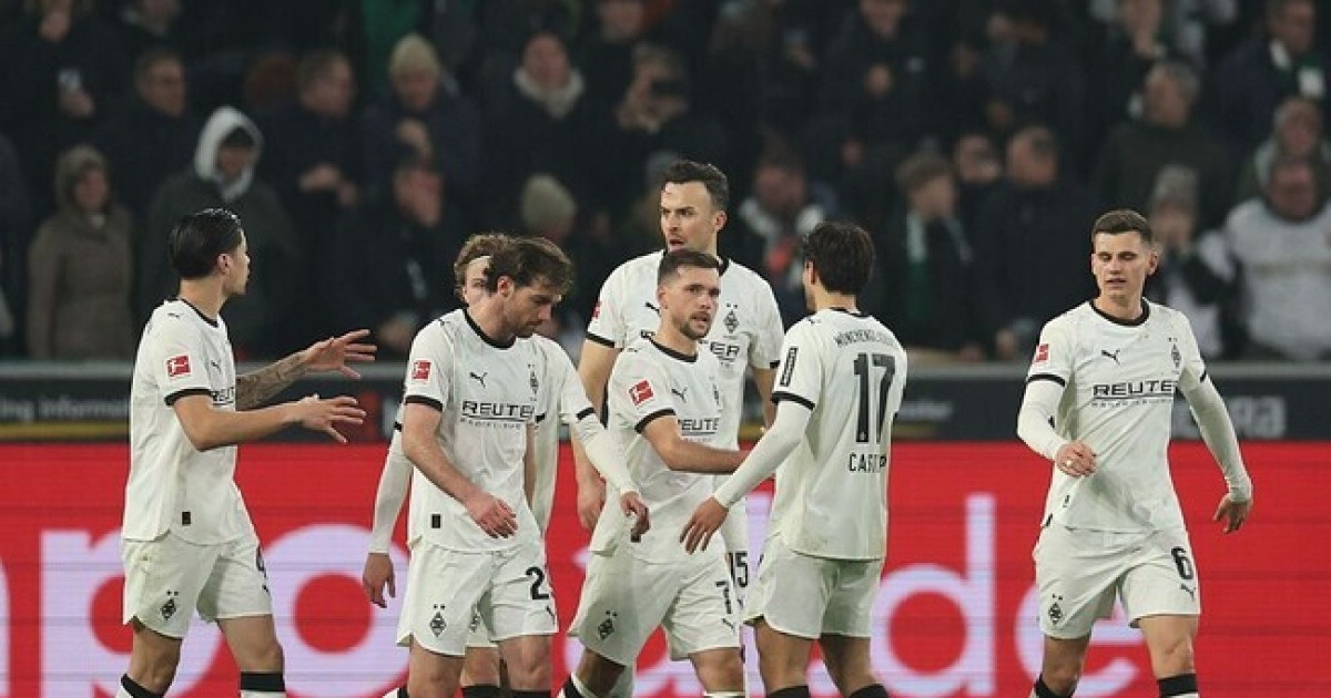 [bundes.review] ‘옌스 윙백 선발→57분 소화’ 묀헨글라트바흐, 2-0 완승과 함께 강등권 탈출