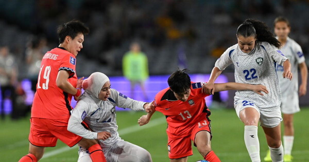 한국 여자축구, 우즈베크 꺾고 아시안컵 4강 진출…월드컵 본선행도 확정