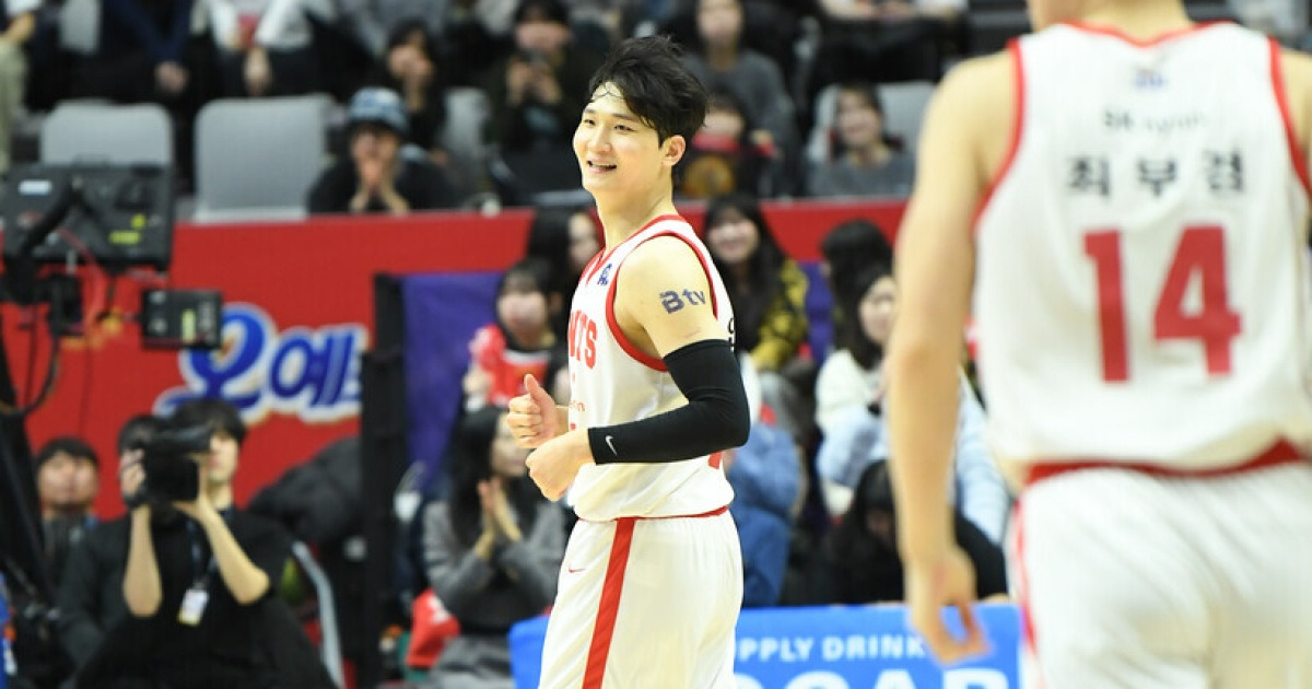 환호하는 서울 SK 선수들