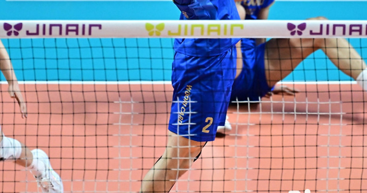 우리카드, 한국전력에 3-2 승리…봄배구 희망 살렸다 [쿠키 현장]