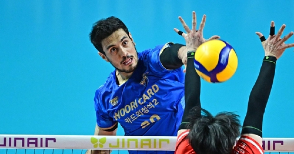 외국인 듀오 50점 폭발...우리카드, 한국전력 꺾고 '봄 배구 3파전' 불씨 살렸다