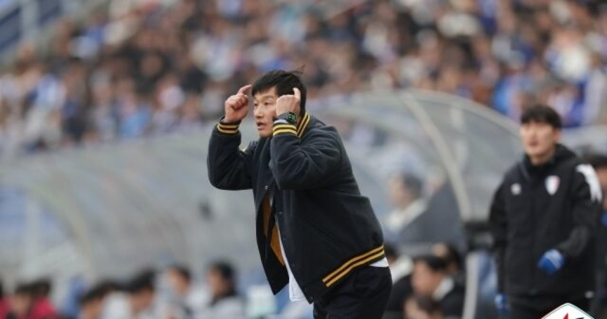 '개막 3연승' 수원 이정효 감독 "팬분들의 열정에 비하면 아직 부족하다"