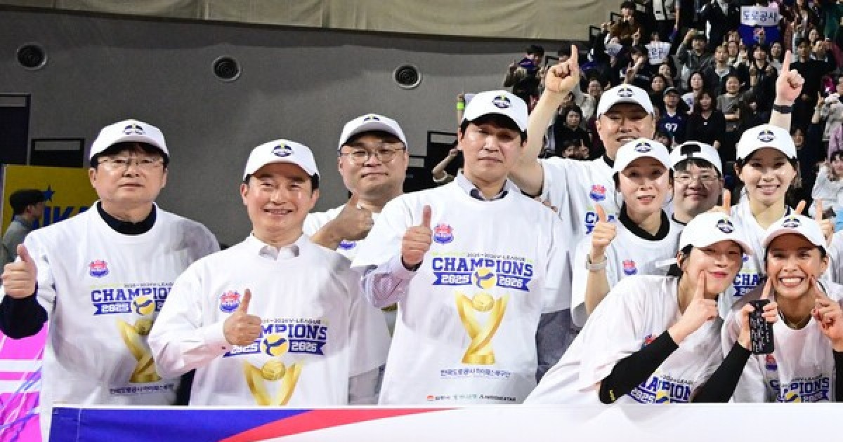 "이윤정 그리고 문정원 제일 고생 많이 했다" 우승감독 김종민이 두 선수의 이름을 따로 언급한 이유는?