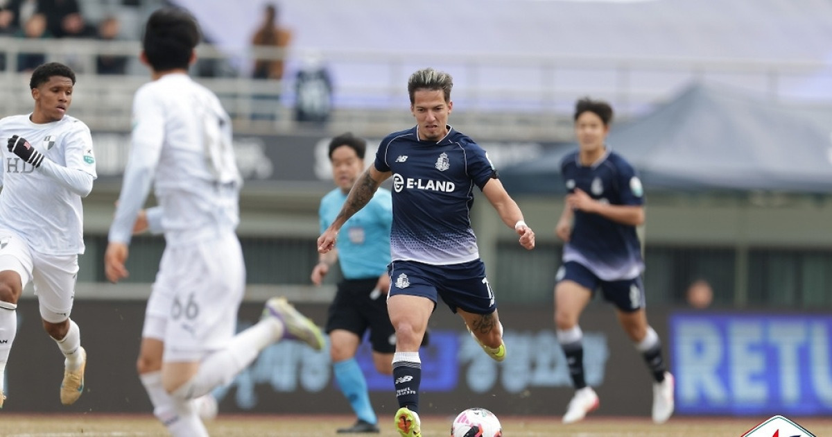 부산 아이파크 선수들의 득점 자축 장면