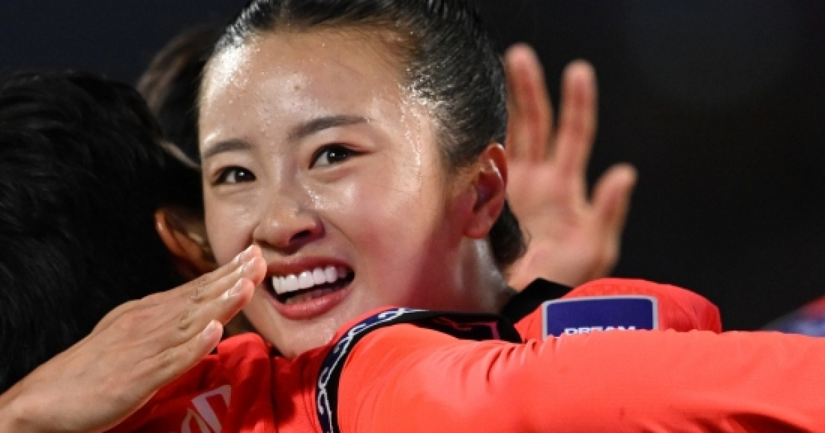 韓 여자축구대표팀 대형 사고! '전세계 3호' 월드컵행 쾌거…우즈벡 6-0 대파→아시안컵 준결승행 [여자 아시안컵 리뷰]