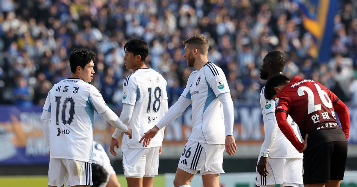 울산, '돌풍의 팀' 부천에 2-1 역전승…선두 도약(종합)