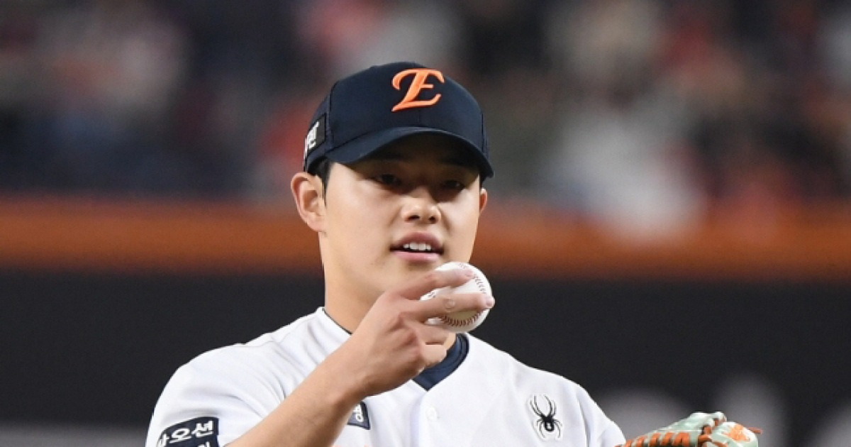 '어깨 통증→첫 실전 155㎞' 문동주, SSG 상대로 두 번째 실전 등판한다