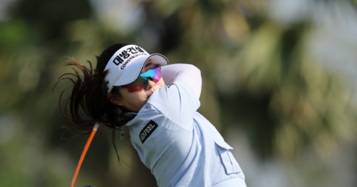 '선두인 줄 몰랐다' 임진영, 4타 차 뒤집은 노보기 65타…2026 KLPGA 개막전 역전 우승으로 '첫 승' 신고