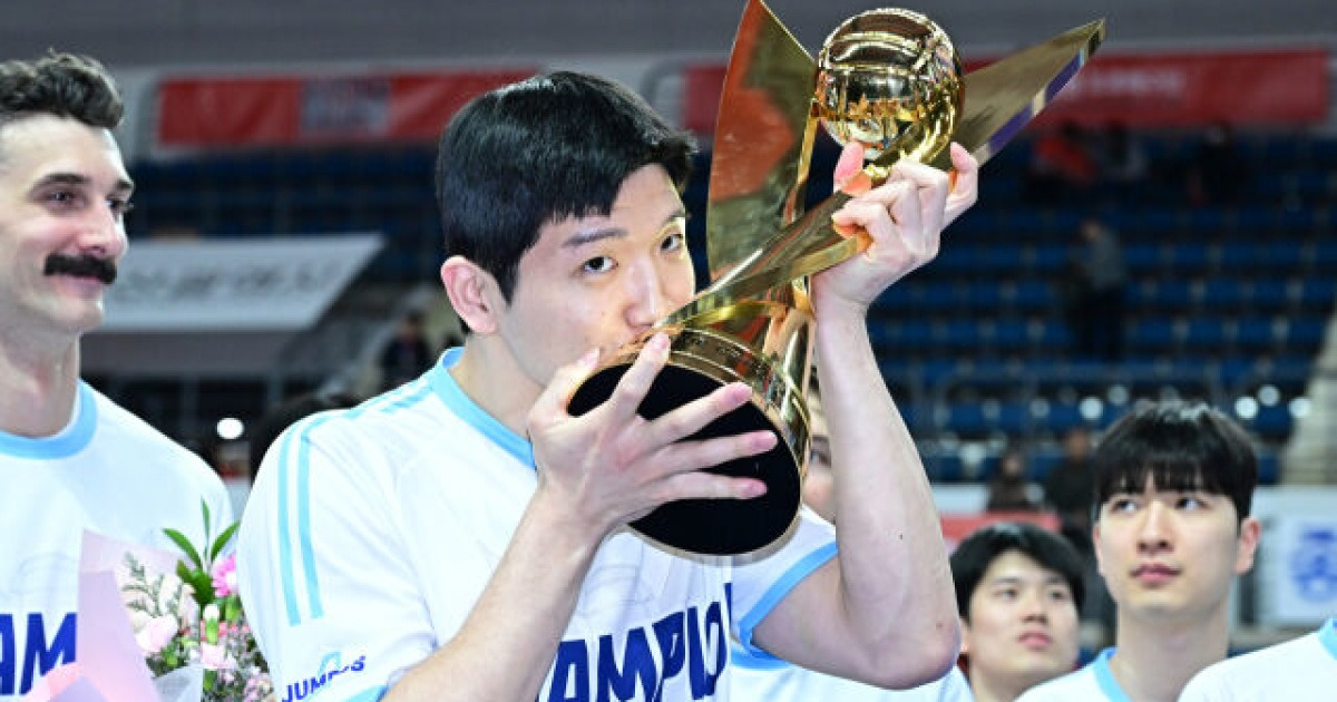“그동안 꽃다발만 들었는데...” 캡틴 정지석은 챔프전 우승 트로피까지 들어 올리는 상상을 한다 [MD부산]