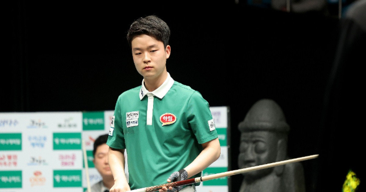 '0-9 뒤집은 18살 당구 천재' 김영원, 또 PBA 새 역사 썼다…최연소 왕중왕전 챔피언