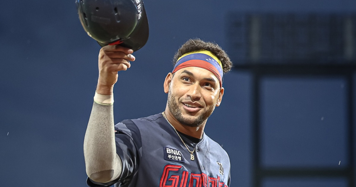 베네수엘라 WBC 기적의 역전극! '대한외국인' 레이예스도 기뻐했다 "준결승 이상 올라가길, 멀리서 응원하겠다" [부산 현장]