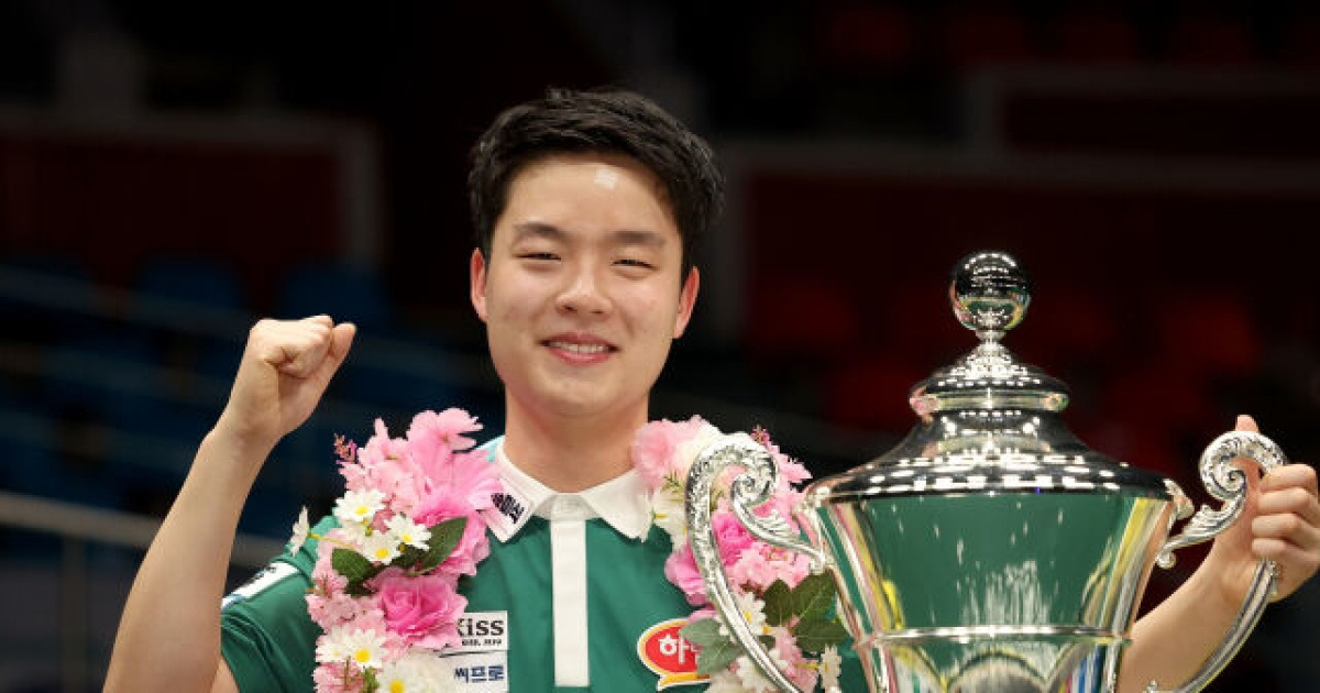 '18세 당구천재' 김영원, PBA 월드챔피언십 최연소 정상…프로당구 세대교체 본격화