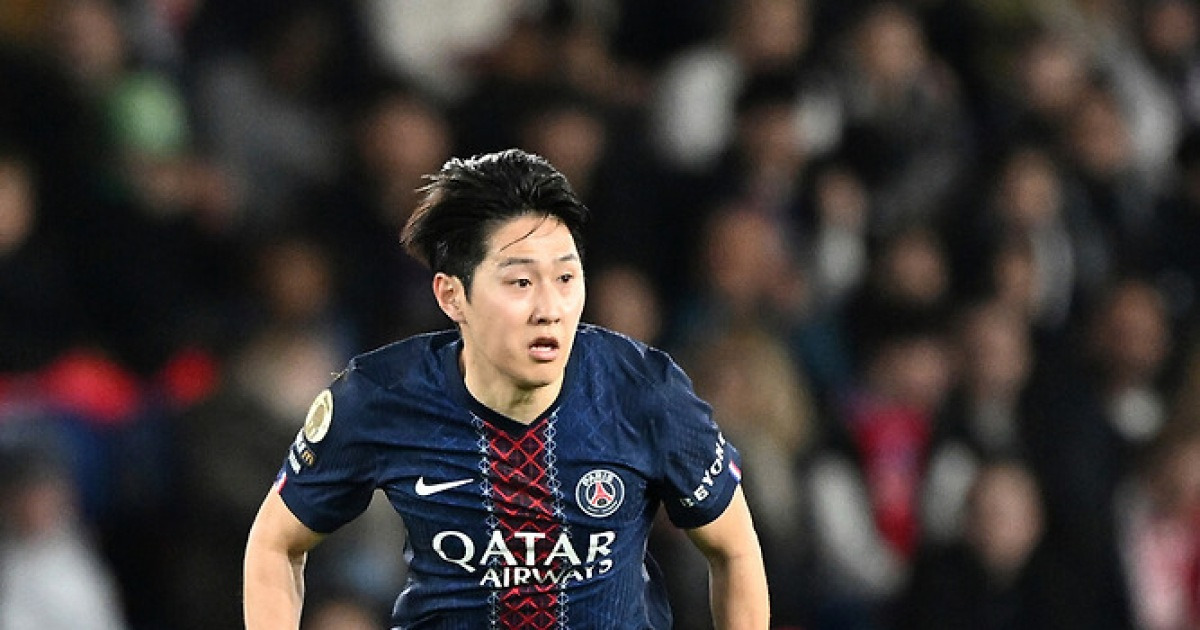 경기 중 집중하고 있는 이강인의 모습