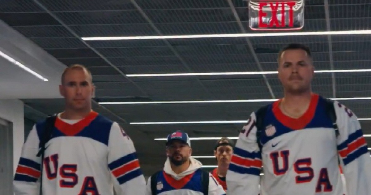 쟤는 왜 왔어? 美 금메달 아이스하키복 위풍당당 워킹...스쿠벌 끝까지 비호감 행보