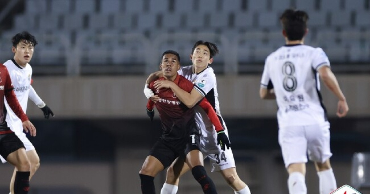 [k1.review] ‘짠물 수비로 강원 공격 전면차단’ 부천, 로테이션 속 값진 0-0 무…포항전 동력 얻었다