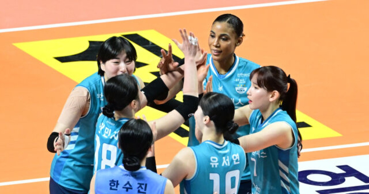 실바 '1083점 '한 시즌 최다 득점 신기록! GS칼텍스, 5년 만에 봄배구 진출...현대건설 3-0 완파→3위로 흥국과 준PO [MD장충]