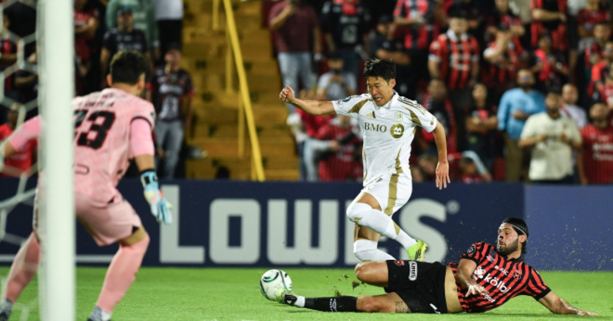 손흥민의 분노 직후 터진 만회골…LAFC, 북중미 챔스컵 8강 진출
