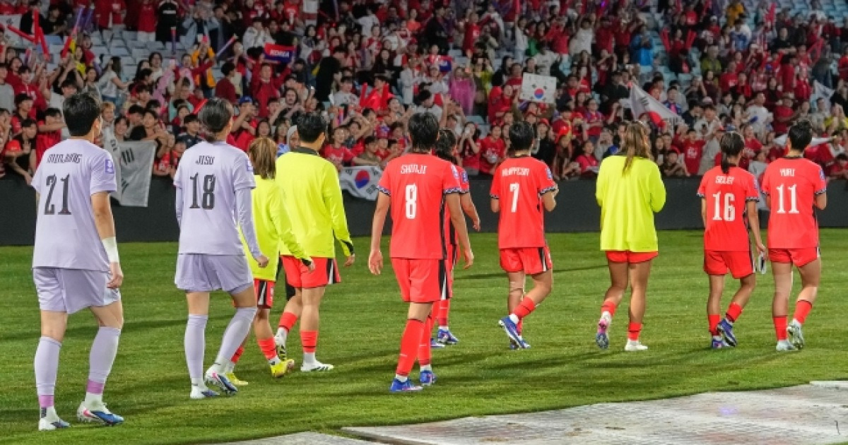 여자 축구 한일전, 1-4 완패…10년째 일본 상대 무승