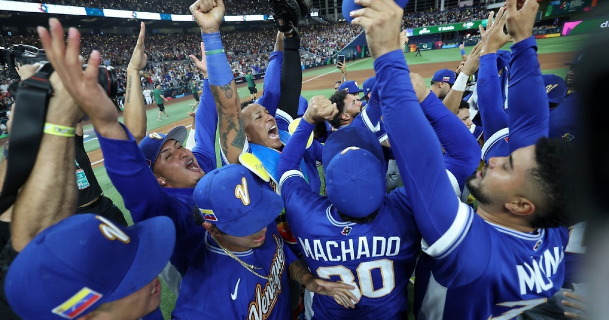 베네수엘라, ‘마두로 매치’서 미국 2-3 격파 ‘WBC 사상 첫 정상 등극’