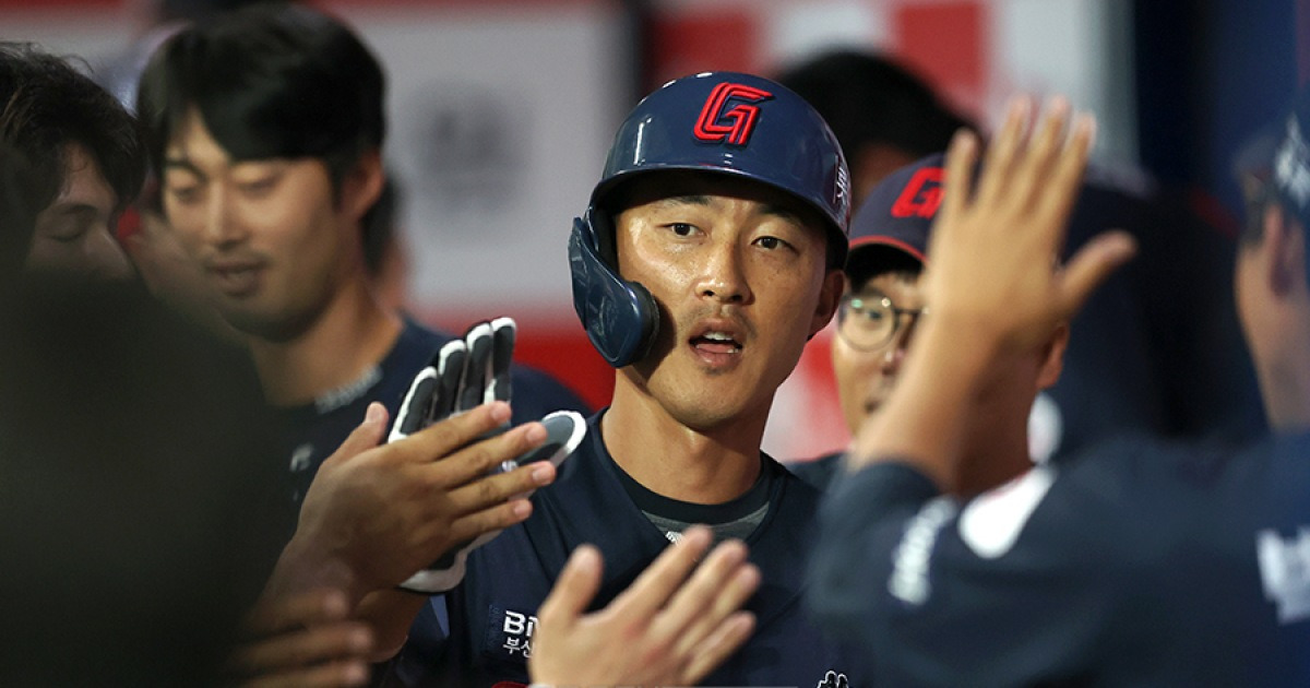 "개처럼 하겠다"더니, 이 갈았나…'타율 0.375' 폭주! 롯데 50억 내야수, 드디어 '원 찬스' 왔다