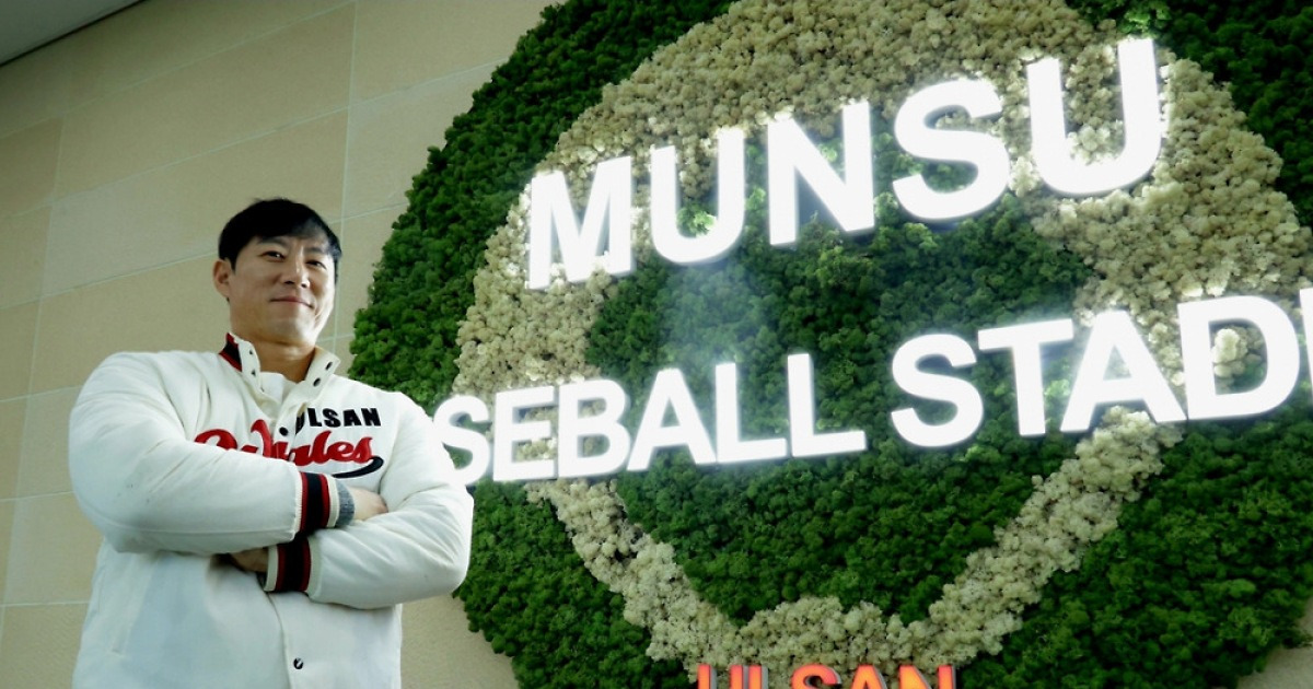 [오피셜] '낭만야구' 43세 베테랑 전격 계약 발표! 은퇴 위기→현역 생활 계속 이어간다 "다시 한번 마운드 설 기회 주셔서 감사"