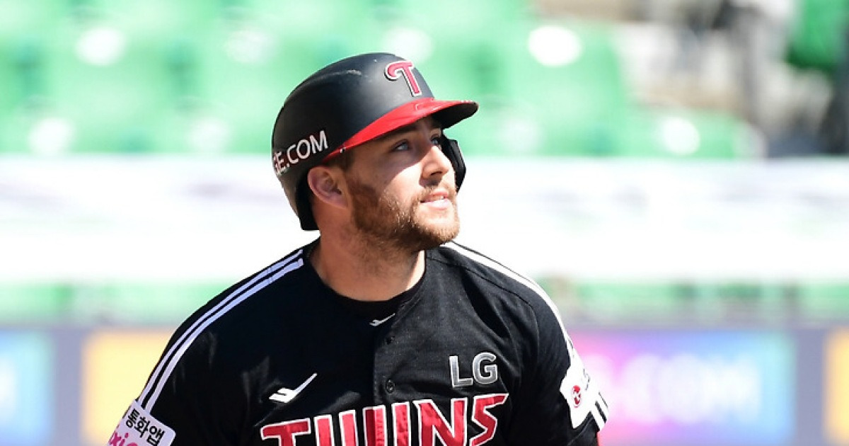 '24시간 걸린 귀국' WBC 좌완 건재 확인 → 홈런 6개 오간 대포공방전! LG, SSG에 12-7 승리…시범경기 3승째 [인천리뷰]