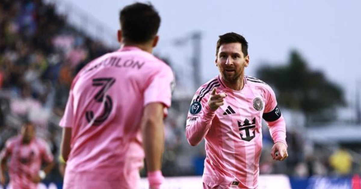 '축구의 신' 메시, 통산 900호 골 작성...호날두는 1,000호 골 눈앞