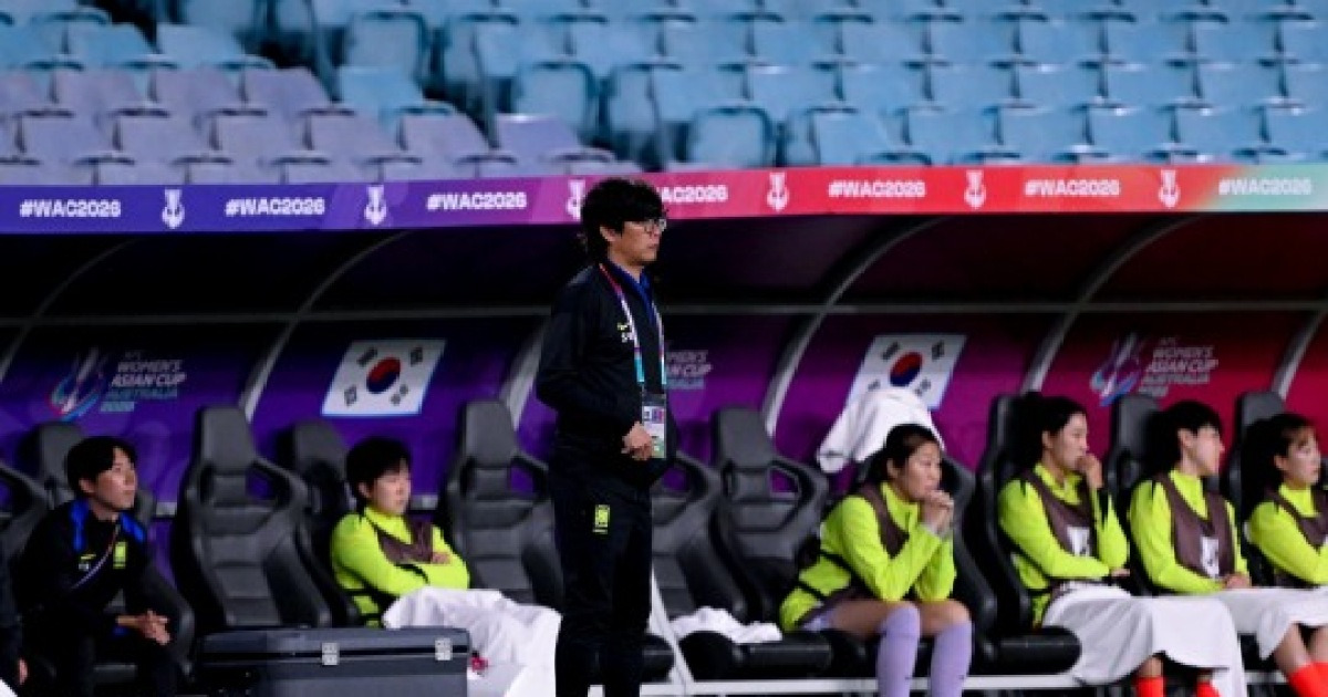 '일본에 1-4 완패' 신상우 감독 "전반 실점이 어려움 만들었다"...세대교체로 재건 다짐